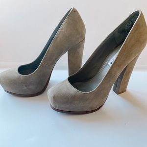 Steve Madden Sarrina Grey Suede Platform Heels